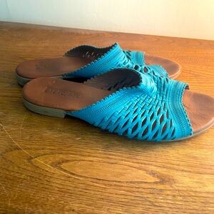 Bueno teal sandals